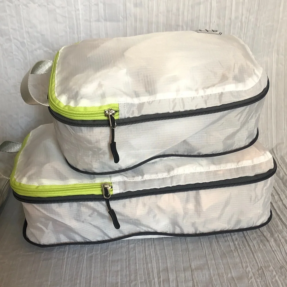 TRIPPED 2 pack dirty laundry travel bags & CLINIQUE large cosmetic makeup case
